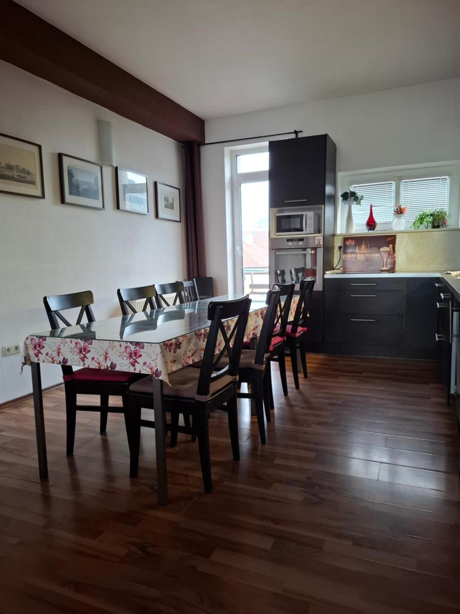 Apartment Maximilian Bratislava Buitenkant foto