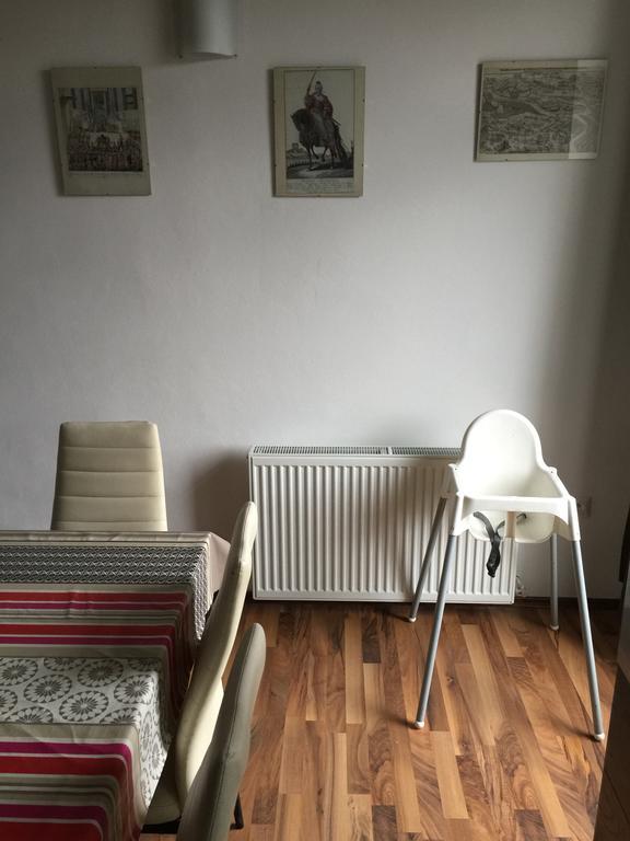 Apartment Maximilian Bratislava Buitenkant foto