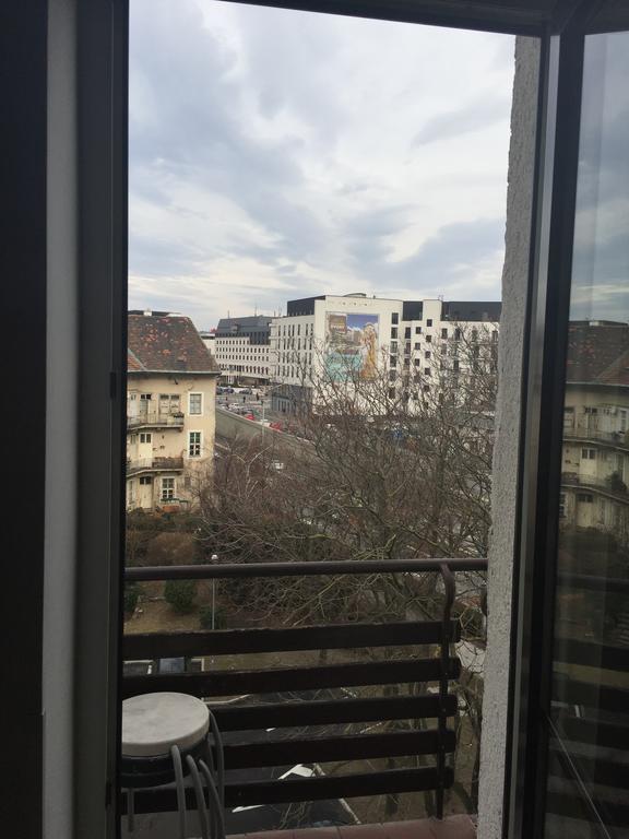 Apartment Maximilian Bratislava Buitenkant foto