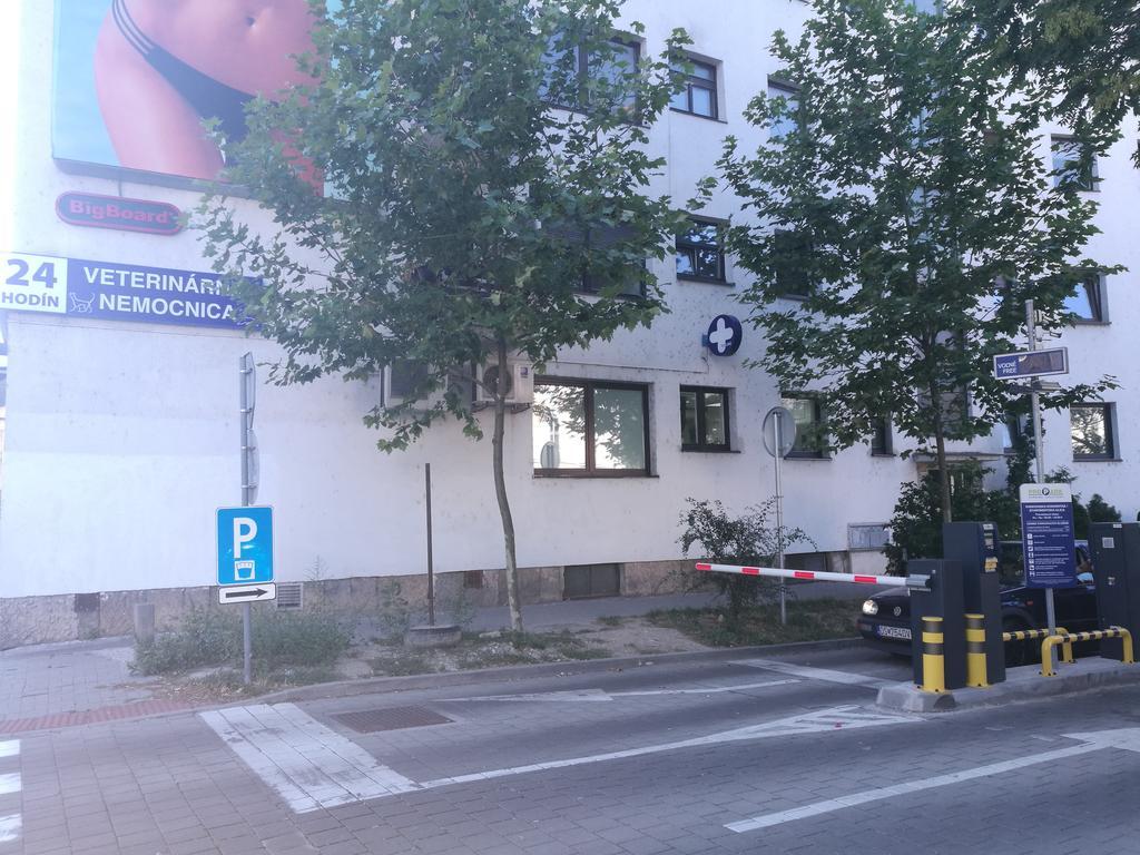 Apartment Maximilian Bratislava Buitenkant foto