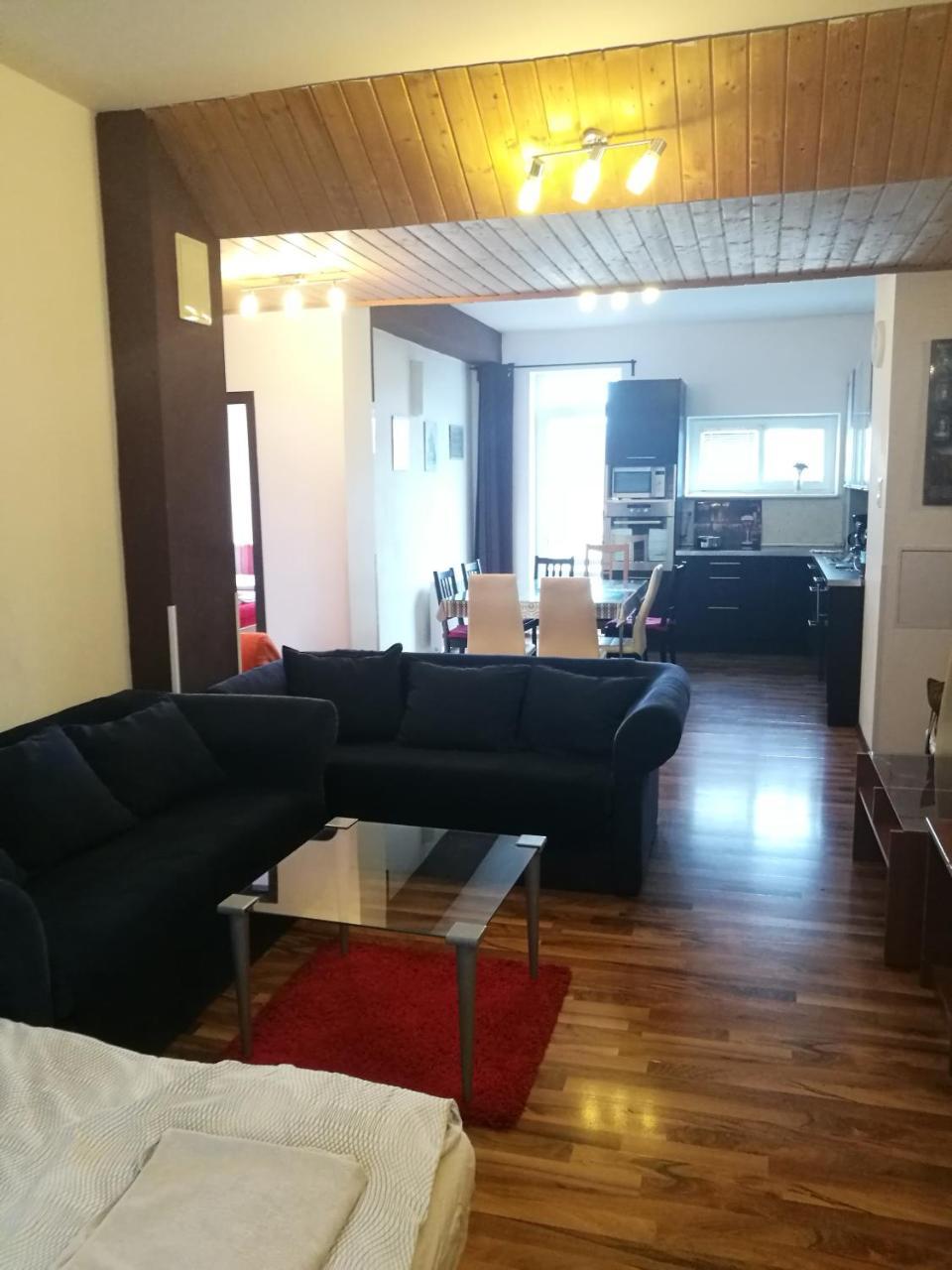 Apartment Maximilian Bratislava Buitenkant foto